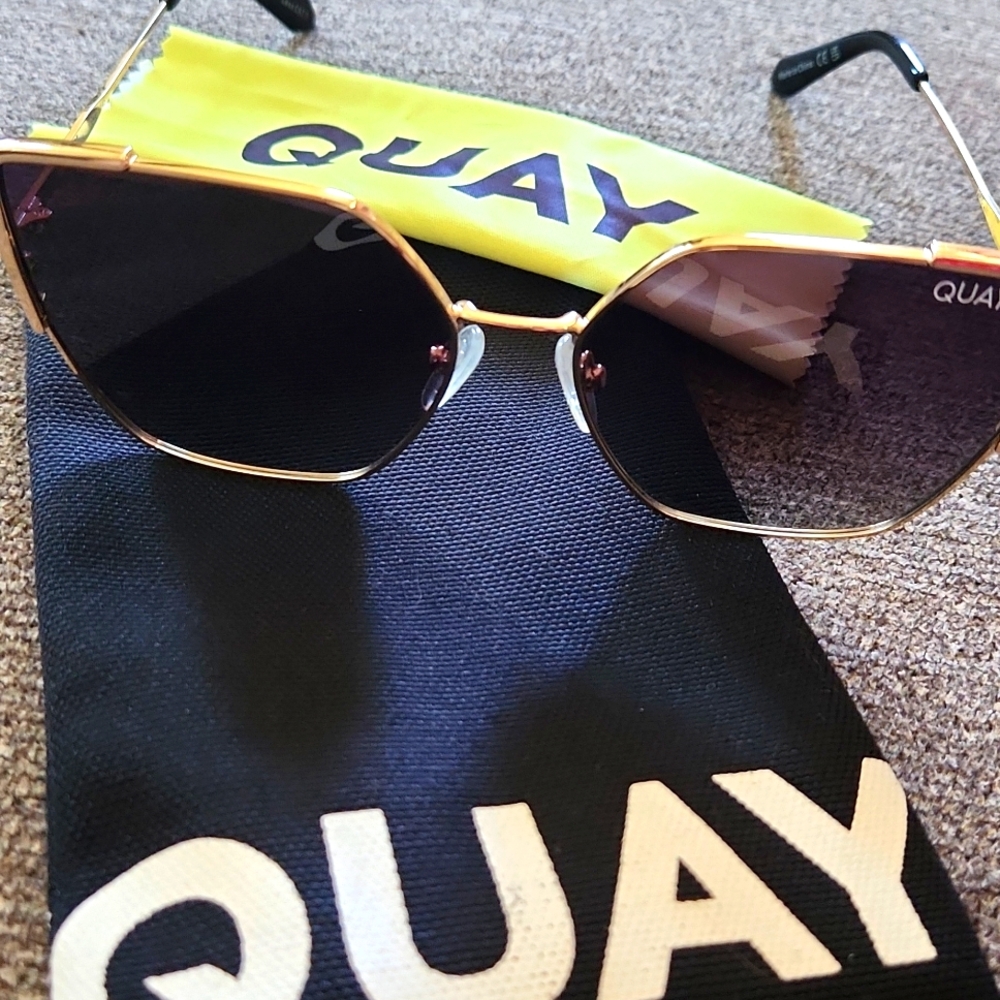 QUAY SRSLY CAT EYE POLORIZED SUNGLASSES IN GOLD SMOKE✨️